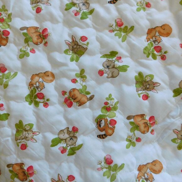 VTG 70s Quilted FABRIC 41x41 Strawberries Critters Squirrels Cotton/Poly Blend - Picture 1 of 9